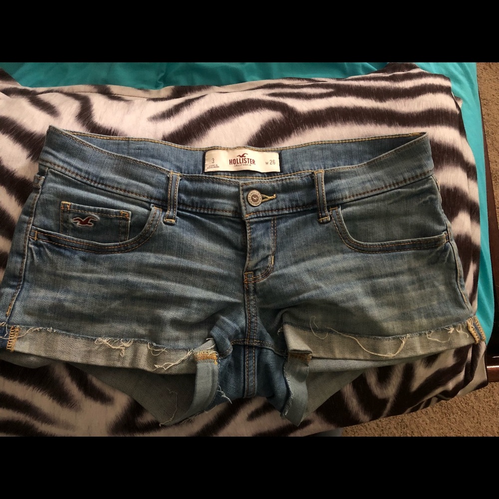 2 Pairs of Size 3 Women’s Hollister Shorts